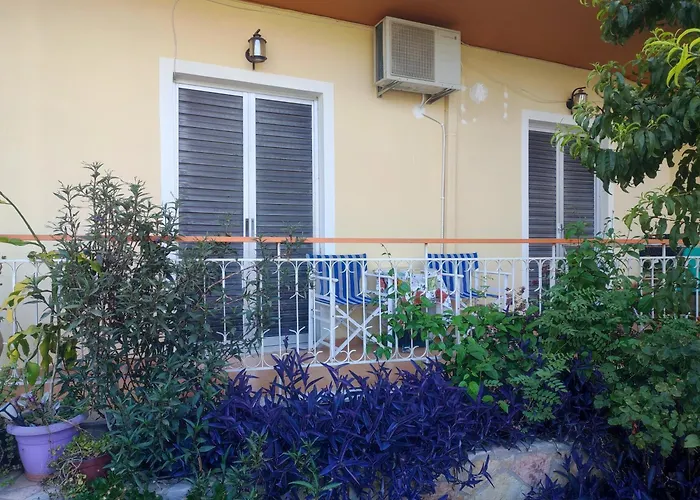 Mema\'S Tranquil Studio In Patra - Free Parking