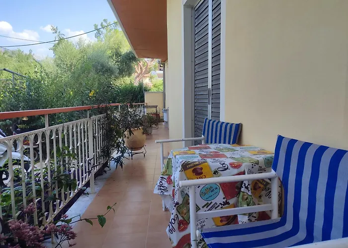 Mema\'S Tranquil Studio In Patra - Free Parking